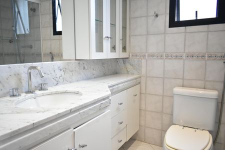 Apartamento para alugar com 280m², 4 quartos e 3 vagasBanheiro da Suíte 2