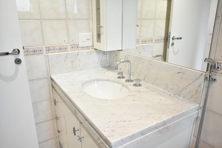 Apartamento para alugar com 280m², 4 quartos e 3 vagasBanheiro da Suíte 1