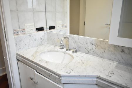 Apartamento para alugar com 280m², 4 quartos e 3 vagasBanheiro da Suíte 2