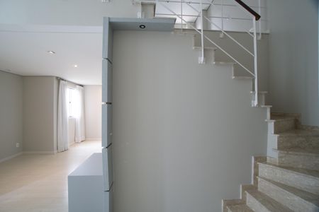 Apartamento para alugar com 65m², 1 quarto e 2 vagasEscada