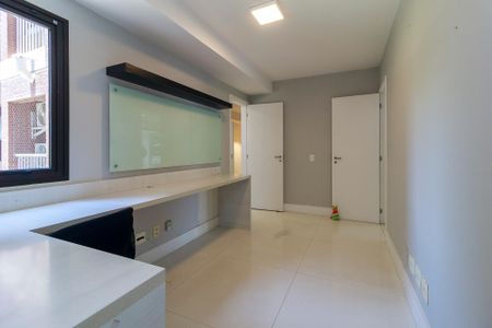 Apartamento para alugar com 210m², 3 quartos e 4 vagasEscritório