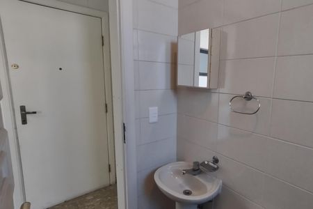 Apartamento à venda com 300m², 4 quartos e 2 vagas Apartamento à venda com 300m², 4 quartos e 2 vagasBanheiro social