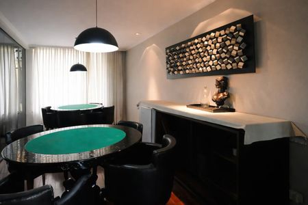 Apartamento à venda com 300m², 4 quartos e 2 vagas Apartamento à venda com 300m², 4 quartos e 2 vagasÁrea comum - Salão de jogos
