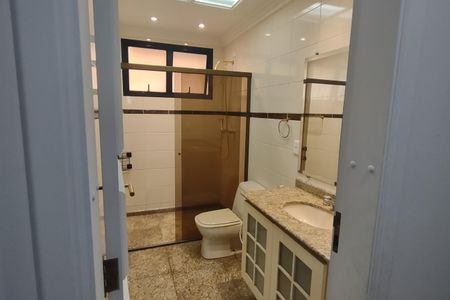 Apartamento à venda com 300m², 4 quartos e 2 vagas Apartamento à venda com 300m², 4 quartos e 2 vagasBanheiro social 2
