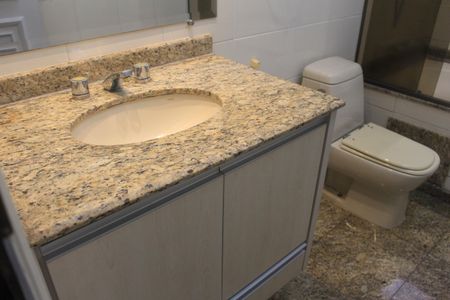 Apartamento à venda com 300m², 4 quartos e 2 vagasBanheiro da Suíte 2