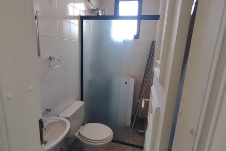Apartamento à venda com 300m², 4 quartos e 2 vagas Apartamento à venda com 300m², 4 quartos e 2 vagasBanheiro social