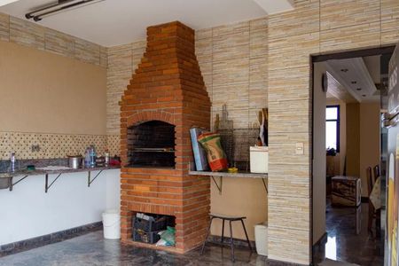 Apartamento à venda com 300m², 4 quartos e 2 vagas Apartamento à venda com 300m², 4 quartos e 2 vagasÁrea comum - Churrasqueira