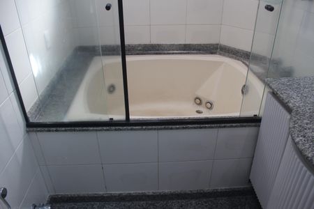 Apartamento à venda com 300m², 4 quartos e 2 vagasBanheiro da Suíte 1