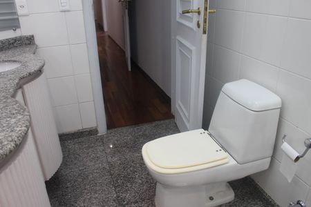 Apartamento à venda com 300m², 4 quartos e 2 vagasBanheiro da Suíte 1