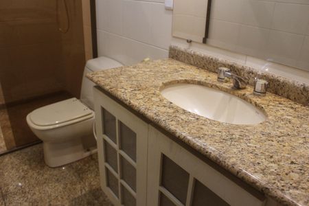 Apartamento à venda com 300m², 4 quartos e 2 vagasBanheiro social 2