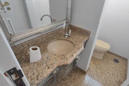 Apartamento à venda com 300m², 4 quartos e 2 vagas Apartamento à venda com 300m², 4 quartos e 2 vagasLavabo