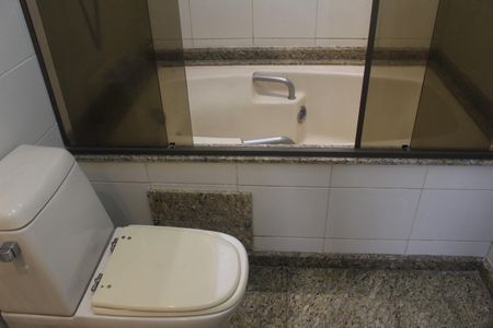 Apartamento à venda com 300m², 4 quartos e 2 vagasBanheiro da Suíte 2