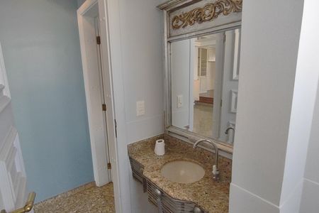 Apartamento à venda com 300m², 4 quartos e 2 vagas Apartamento à venda com 300m², 4 quartos e 2 vagasLavabo