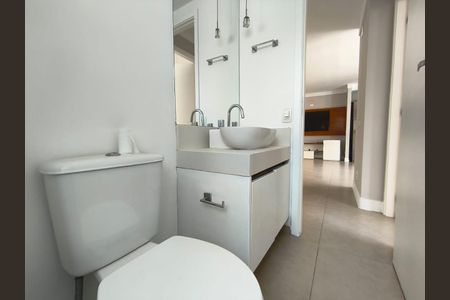 Apartamento à venda com 66m², 2 quartos e 2 vagas Apartamento à venda com 66m², 2 quartos e 2 vagasBanheiro Social