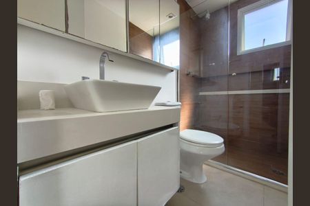 Apartamento à venda com 66m², 2 quartos e 2 vagas Apartamento à venda com 66m², 2 quartos e 2 vagasBanheiro da Suíte