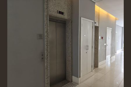 Apartamento à venda com 66m², 2 quartos e 2 vagas Apartamento à venda com 66m², 2 quartos e 2 vagasElevadores