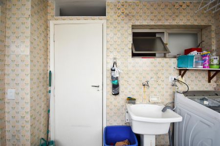 Apartamento à venda com 120m², 3 quartos e 1 vaga Apartamento à venda com 120m², 3 quartos e 1 vagaLavanderia