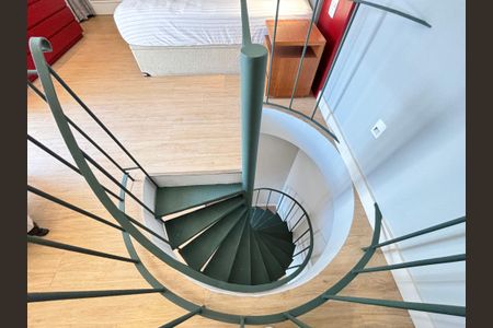 Apartamento para alugar com 95m², 1 quarto e 1 vagaSuíte escada