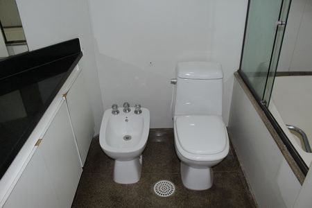 Apartamento para alugar com 360m², 2 quartos e 4 vagasBanheiro da Suíte