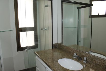 Apartamento para alugar com 360m², 2 quartos e 4 vagasBanheiro social