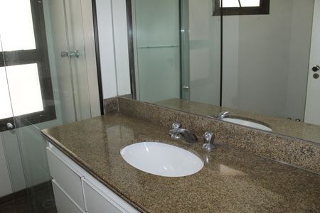 Apartamento para alugar com 360m², 2 quartos e 4 vagasBanheiro social