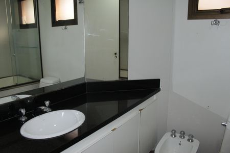 Apartamento para alugar com 360m², 2 quartos e 4 vagasBanheiro da Suíte