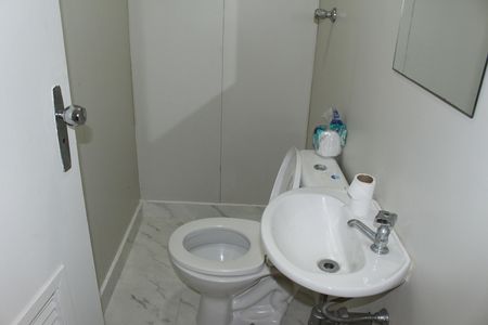 Apartamento para alugar com 360m², 2 quartos e 4 vagasBanheiro de serviço
