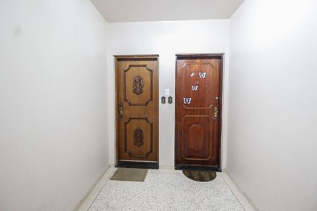 Apartamento à venda com 147m², 3 quartos e 1 vaga Apartamento à venda com 147m², 3 quartos e 1 vagaHall