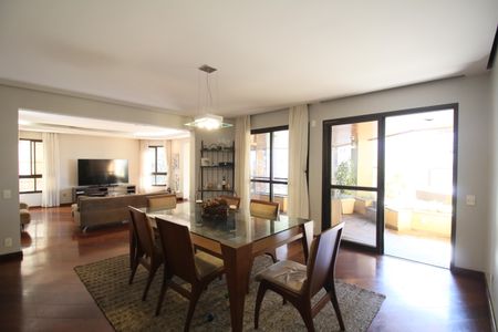 Apartamento à venda com 243m², 4 quartos e 4 vagasSala de Jantar