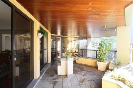 Apartamento à venda com 243m², 4 quartos e 4 vagasVaranda gourmet