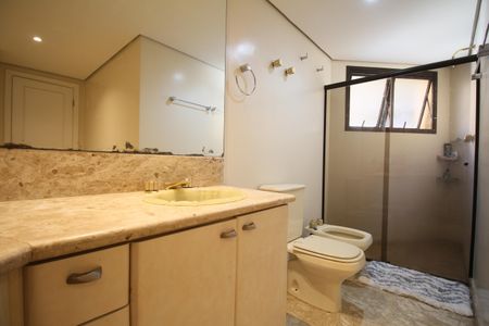 Apartamento à venda com 243m², 4 quartos e 4 vagasBanheiro Social