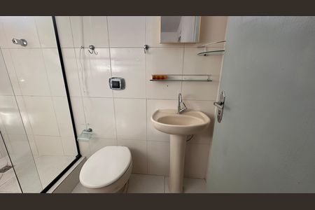Banheiro social de casa para alugar com 1 quarto, 25m² em Santo Amaro, São Paulo