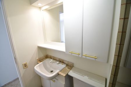 Banheiro social de apartamento para alugar com 3 quartos, 80m² em Nova Campinas, Campinas
