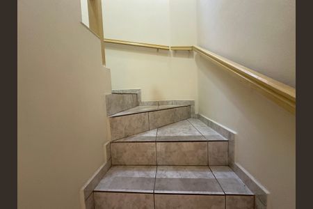 Casa para alugar com 135m², 3 quartos e 2 vagasEscada