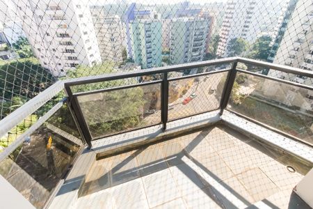 Apartamento para alugar com 540m², 5 quartos e 4 vagas Apartamento para alugar com 540m², 5 quartos e 4 vagasVaranda - Suíte 4
