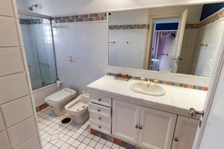 Apartamento para alugar com 540m², 5 quartos e 4 vagas Apartamento para alugar com 540m², 5 quartos e 4 vagasBanheiro da Suíte 2