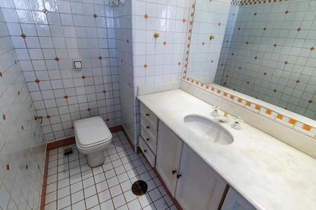 Apartamento para alugar com 540m², 5 quartos e 4 vagas Apartamento para alugar com 540m², 5 quartos e 4 vagasBanheiro da Suíte 3