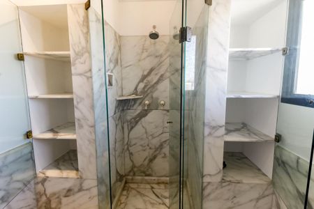 Apartamento para alugar com 540m², 5 quartos e 4 vagas Apartamento para alugar com 540m², 5 quartos e 4 vagasBanheiro da Suíte 4 - chuveiro
