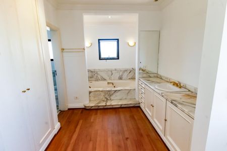 Apartamento para alugar com 540m², 5 quartos e 4 vagas Apartamento para alugar com 540m², 5 quartos e 4 vagasBanheiro da Suíte 4