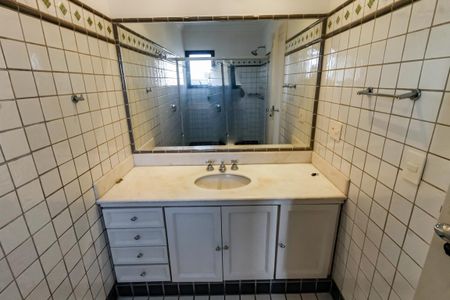 Apartamento para alugar com 540m², 5 quartos e 4 vagas Apartamento para alugar com 540m², 5 quartos e 4 vagasBanheiro da Suíte 1
