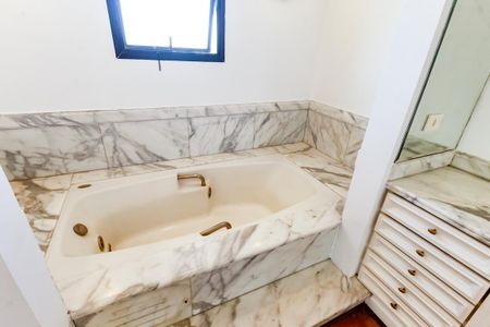 Apartamento para alugar com 540m², 5 quartos e 4 vagas Apartamento para alugar com 540m², 5 quartos e 4 vagasBanheiro da Suíte 4 - Banheira