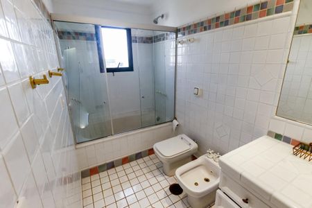 Apartamento para alugar com 540m², 5 quartos e 4 vagas Apartamento para alugar com 540m², 5 quartos e 4 vagasBanheiro da Suíte 2