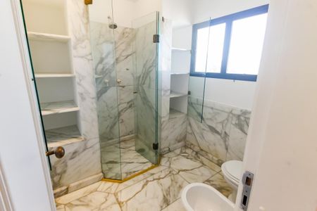 Apartamento para alugar com 540m², 5 quartos e 4 vagas Apartamento para alugar com 540m², 5 quartos e 4 vagasBanheiro da Suíte 4