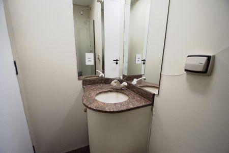 Studio para alugar com 55m², 2 quartos e 2 vagas Studio para alugar com 55m², 2 quartos e 2 vagasBanheiro