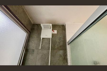 Apartamento para alugar com 84m², 2 quartos e 1 vaga Apartamento para alugar com 84m², 2 quartos e 1 vagaBanheiro social
