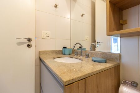 Banheiro de apartamento para alugar com 1 quarto, 33m² em Vila Madalena, São Paulo
