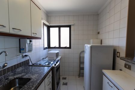 Cozinha de apartamento para alugar com 1 quarto, 68m² em Cambuí, Campinas