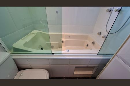 Banheiro da Suíte de apartamento para alugar com 3 quartos, 80m² em Vila Floresta, Santo André