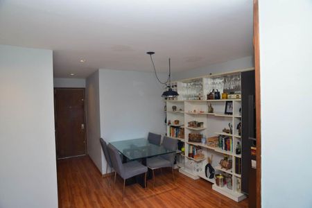 Apartamento para alugar com 71m², 1 quarto e 2 vagasSala