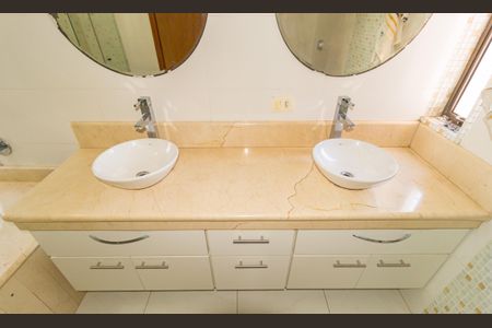 Apartamento à venda com 300m², 5 quartos e 3 vagasBanheiro da Suíte 3